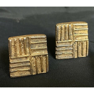 Vintage Alva Museum Brutalist Clip Earrings Square Woven Pattern Textured 1"